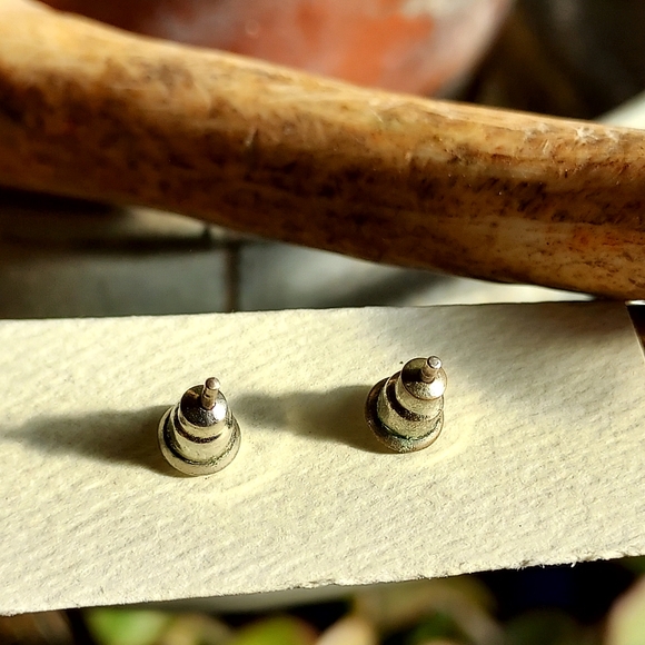 Delicate turquoise sterling native made studs - Picture 2 of 2